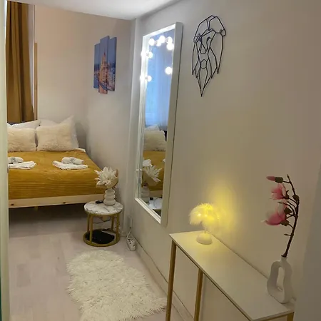 Twilight Zone Apartment *