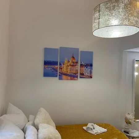 Twilight Zone Apartment Budapest